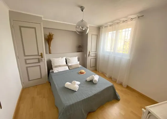 A Louer Haut De Villa 4 Pieces A Sainte-Maxime Golfe De St-Tropez